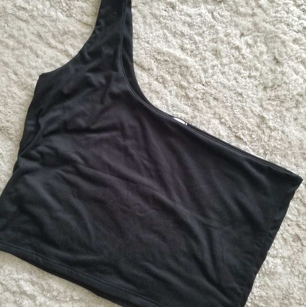 New black one shoulder crop top